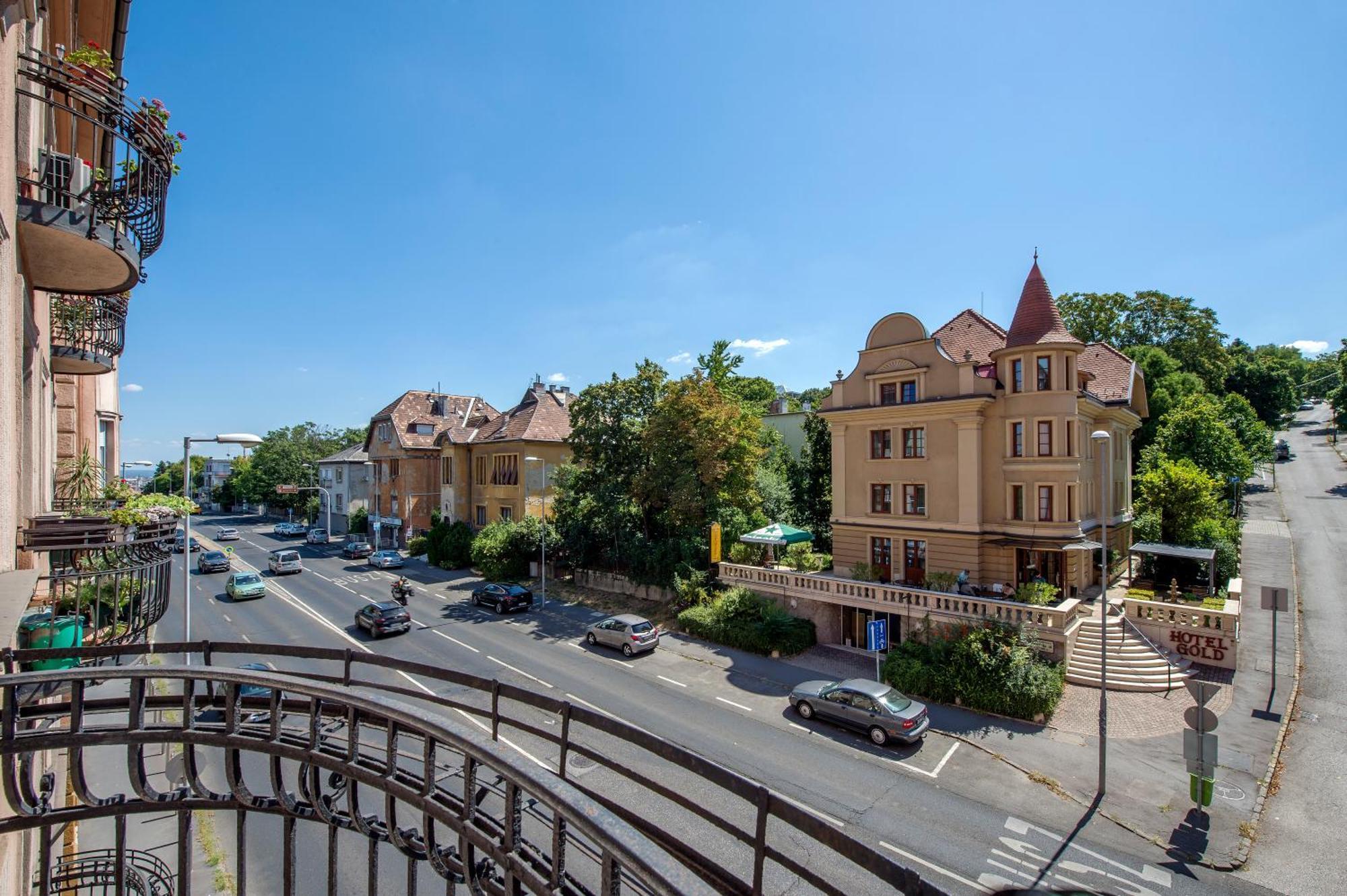 Citadella Apartments บูดาเปสต์ ภายนอก รูปภาพ